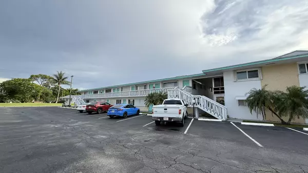 Lake Worth Beach, FL 33461,2102 Lake Osborne DR 17