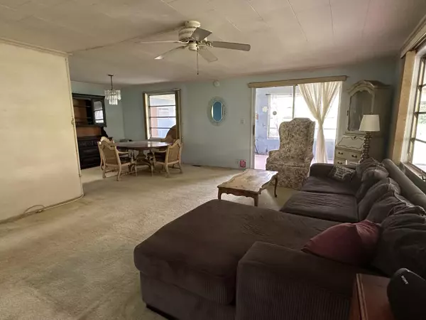 Boca Raton, FL 33433,8422 South ST