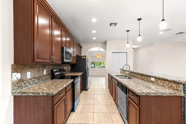 6809 Osage CIR, Greenacres, FL 33413