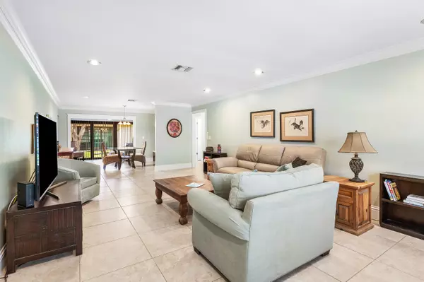 Boynton Beach, FL 33436,9950 Pyracantha Tree TER B