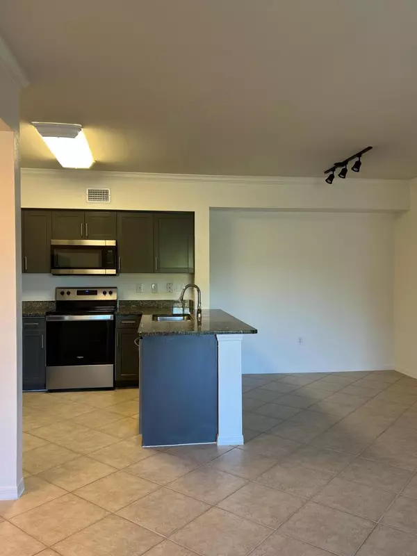 West Palm Beach, FL 33411,6434 Emerald Dunes 302 DR 302