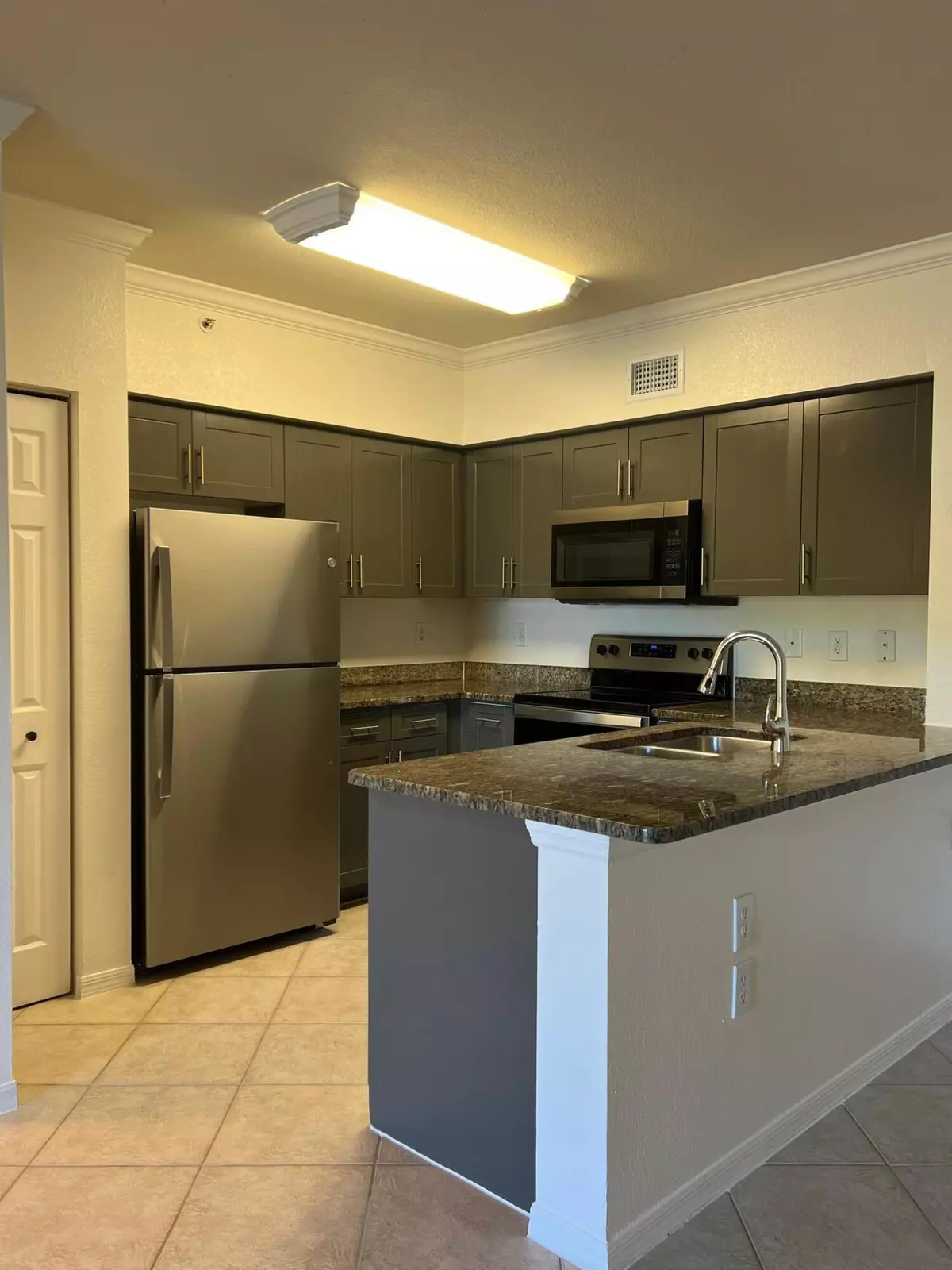 West Palm Beach, FL 33411,6434 Emerald Dunes 302 DR 302