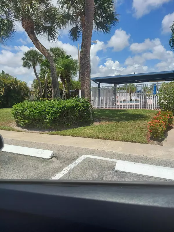 West Palm Beach, FL 33415,2590 E Barkley DR C