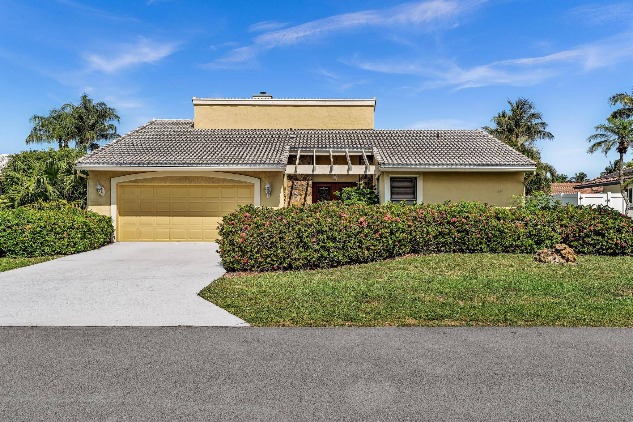 7025 NW 3rd AVE, Boca Raton, FL 33487