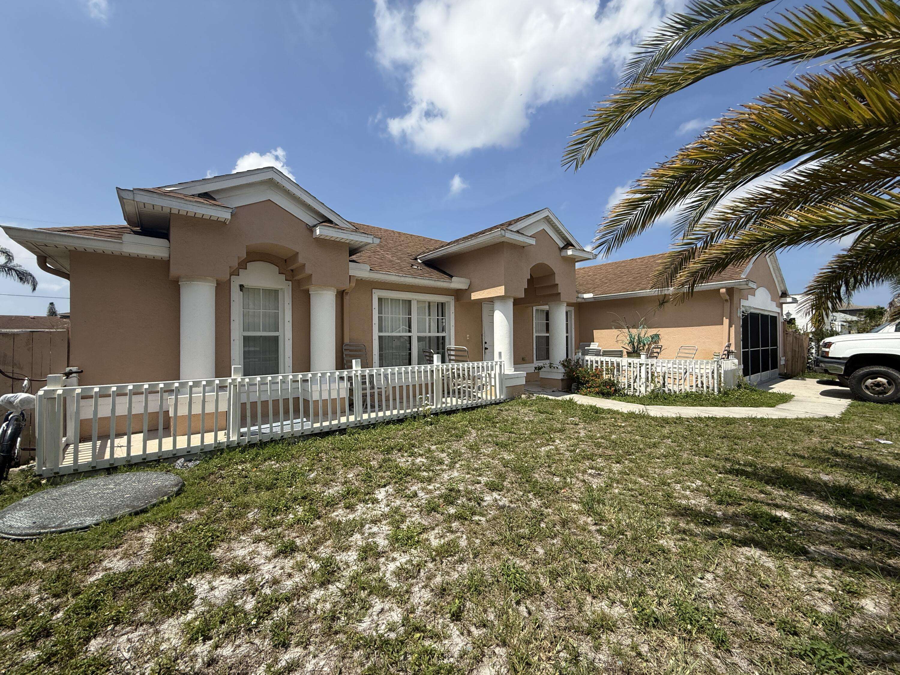 Port Saint Lucie, FL 34983,416 SE Calmoso DR