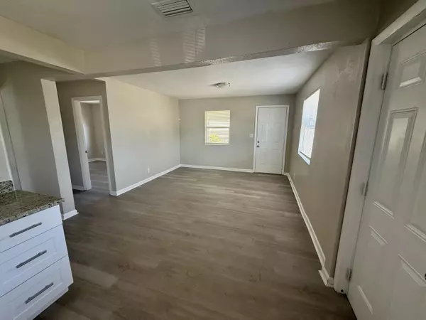 Riviera Beach, FL 33404,172 W 15th ST