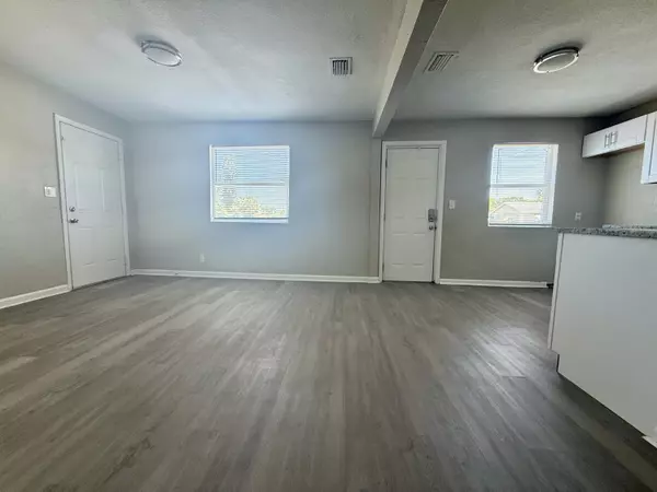 Riviera Beach, FL 33404,172 W 15th ST