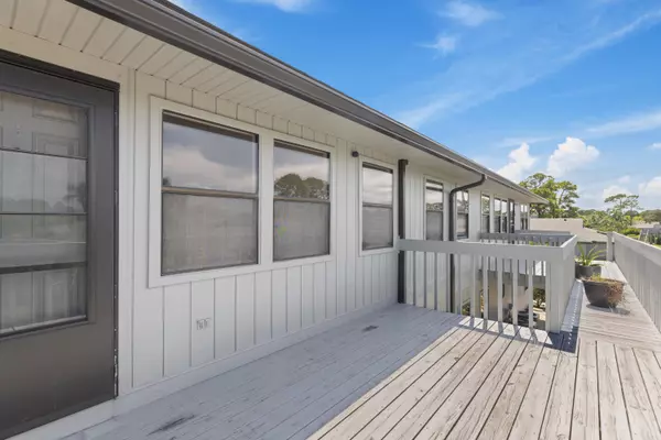 Vero Beach, FL 32962,633 SW Centre CT 202