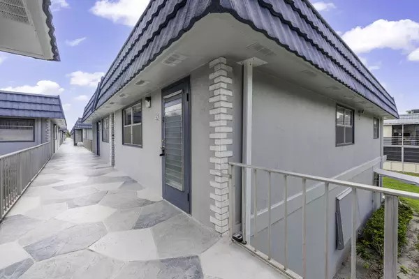 Delray Beach, FL 33446,382 S Brittany H