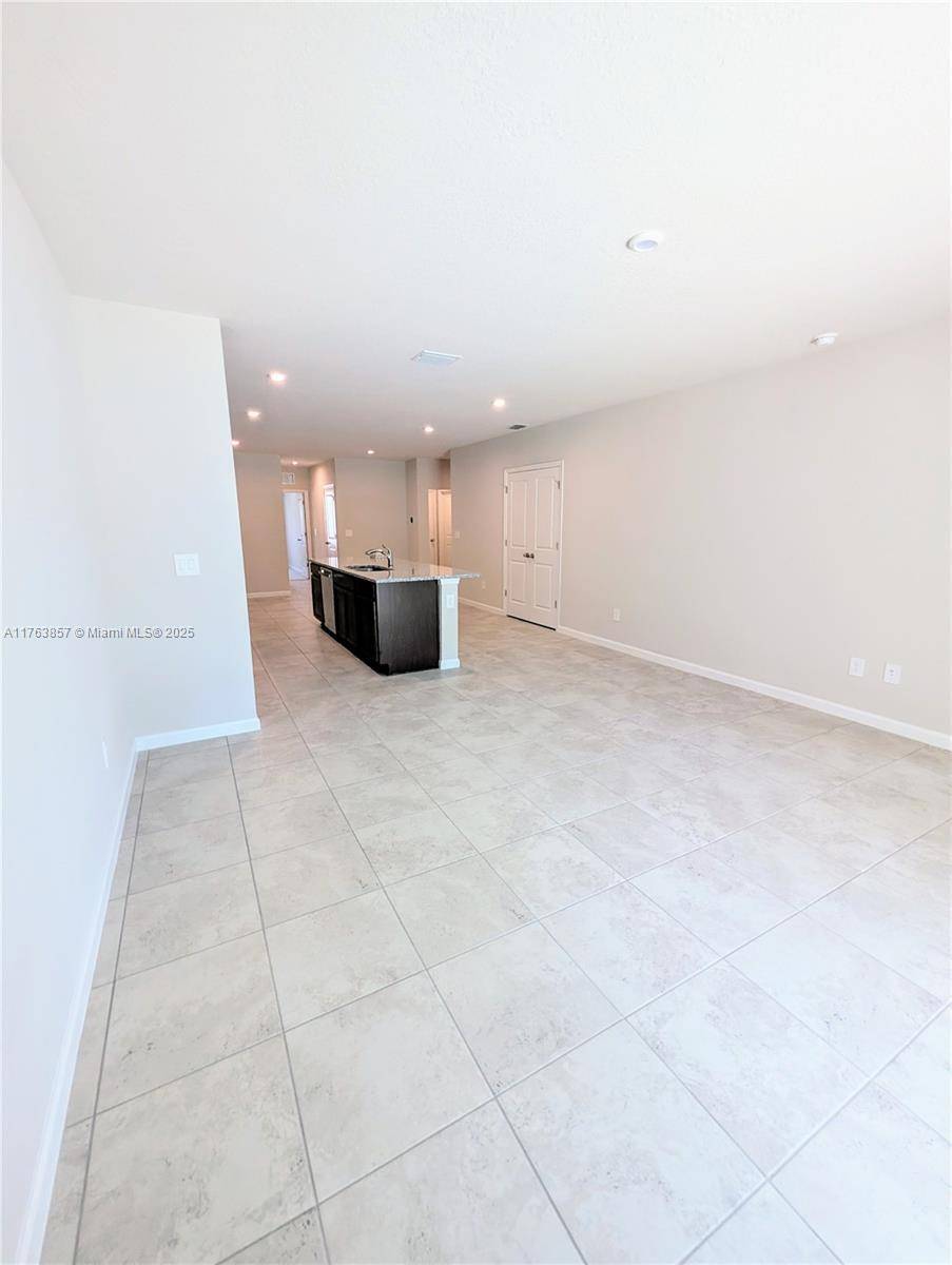 Fort Pierce, FL 34981,285 Raspberry RD 0