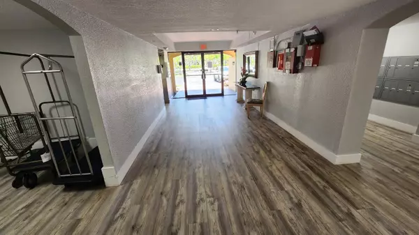 Delray Beach, FL 33444,950 Egret CIR 5307
