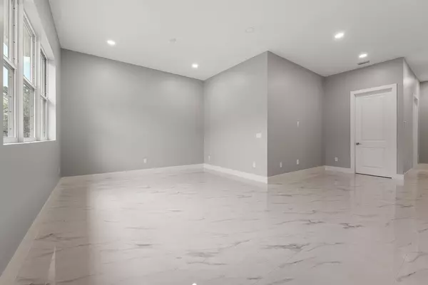 Port Saint Lucie, FL 34983,660 NE Moss Rose PL