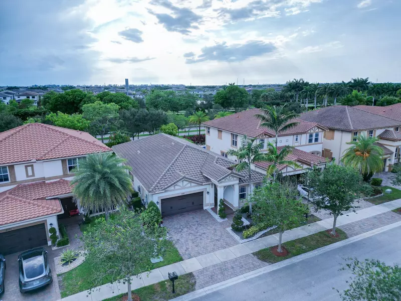 8581 Waterside CT, Parkland, FL 33076