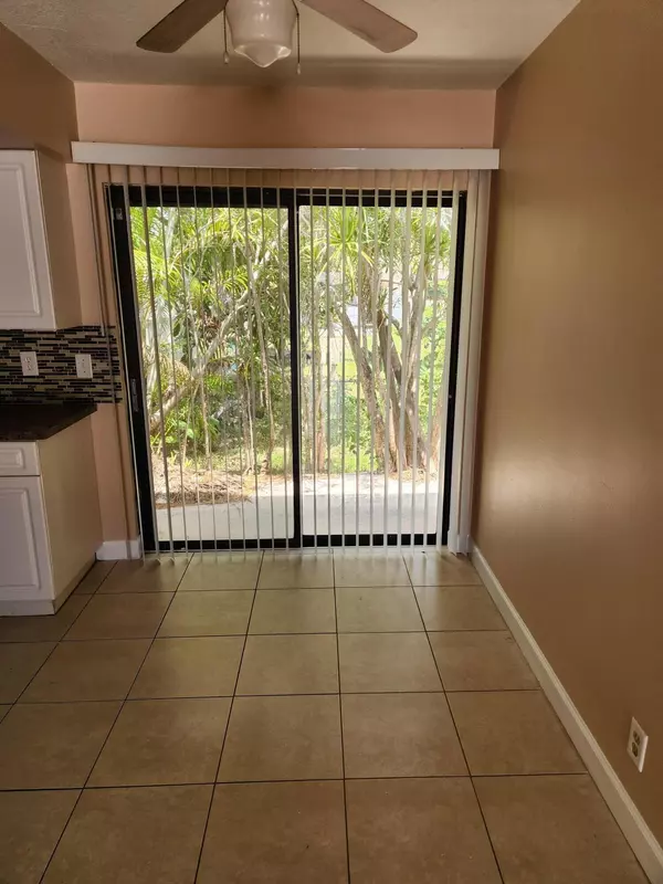 West Palm Beach, FL 33417,4866 Pineaire LN