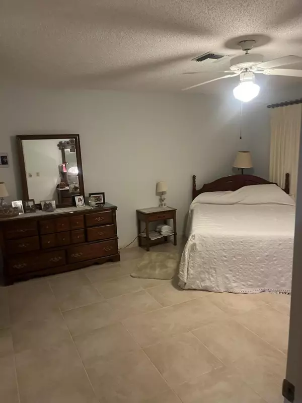 Fort Pierce, FL 34982,1030 Pheasant Run DR B