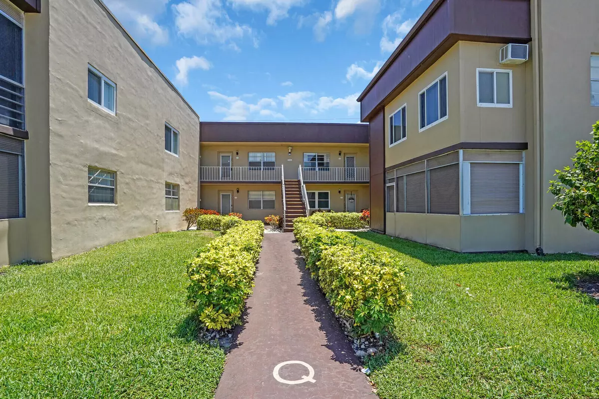 Delray Beach, FL 33484,810 Burgundy Q