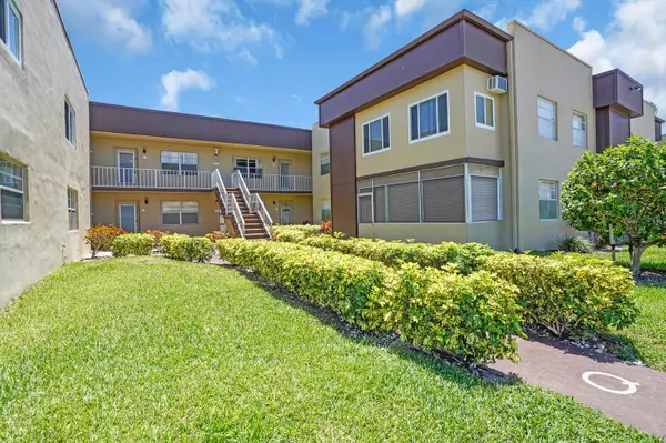 Delray Beach, FL 33484,810 Burgundy Q