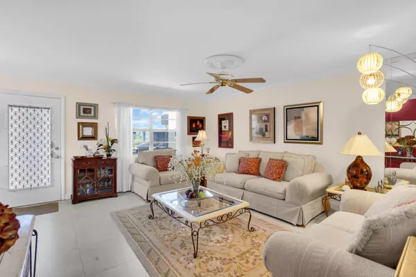 Delray Beach, FL 33484,810 Burgundy Q