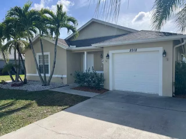 8918 SW Caprice CIR, Stuart, FL 34997