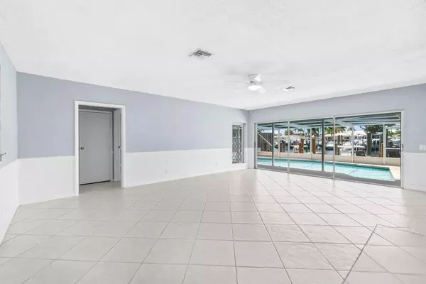 Boynton Beach, FL 33435,718 Shore DR