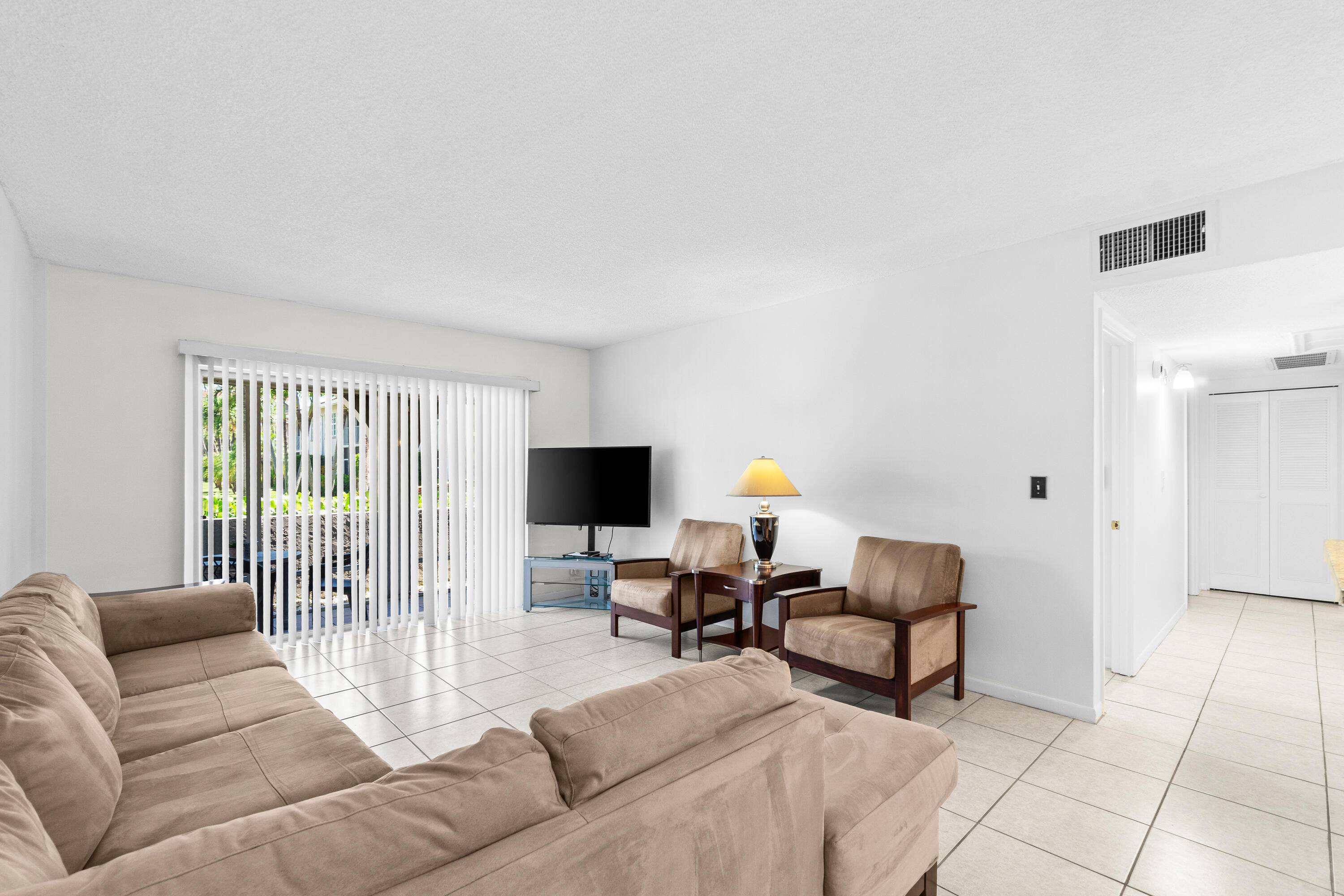 Boca Raton, FL 33431,250 NE 20th ST 1220
