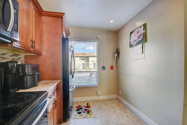 West Palm Beach, FL 33415,799 Hill Dr F