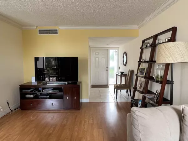 Boca Raton, FL 33434,2104 Bridgewood DR 2104