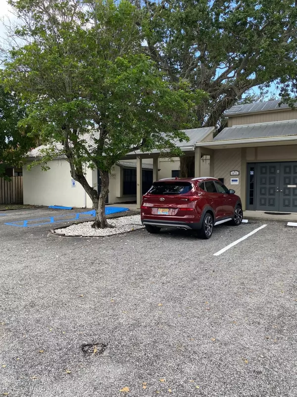 Lantana, FL 33462,300 S Dixie HWY C