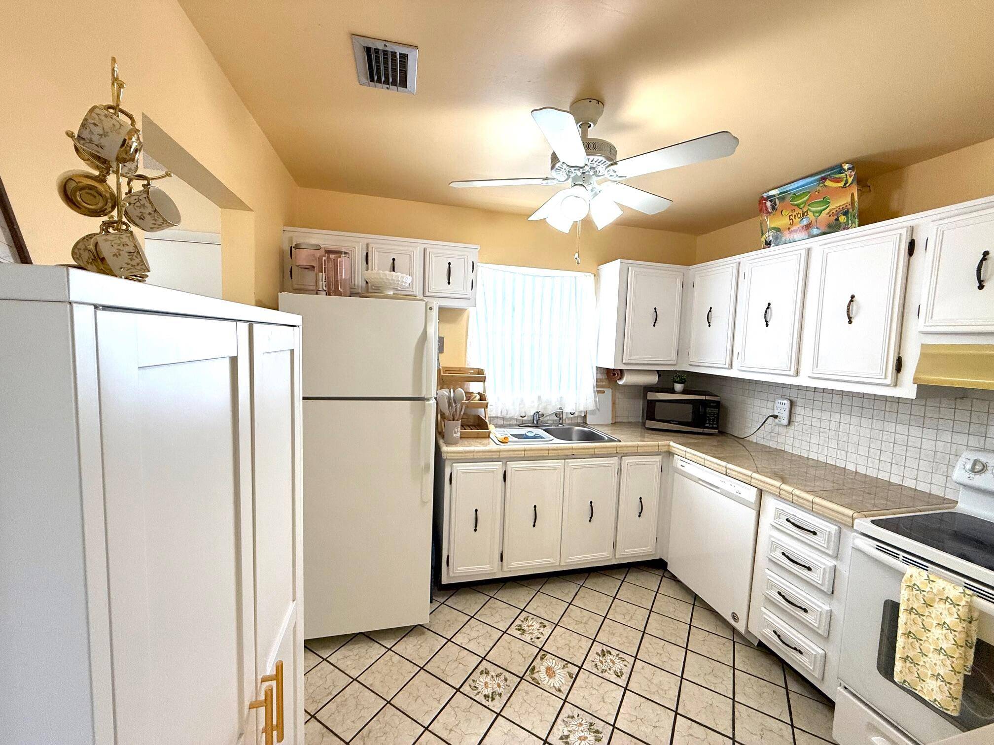 Palm Springs, FL 33461,709 Lori DR 301