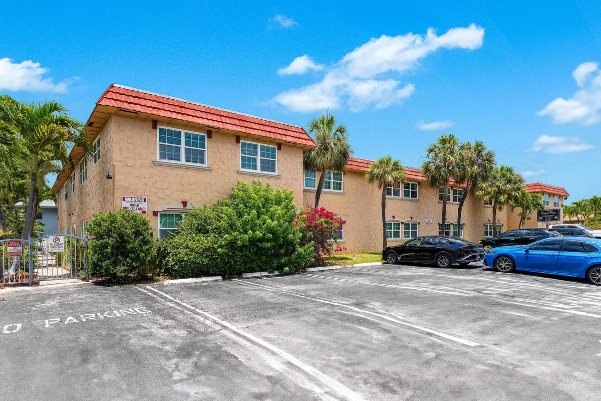 Pompano Beach, FL 33060,221 SE 9th AVE 202