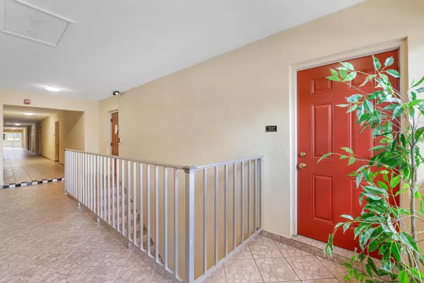 Pompano Beach, FL 33060,221 SE 9th AVE 202