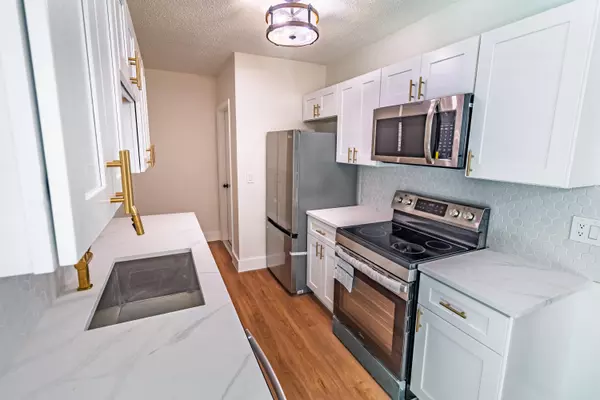 Palm Springs, FL 33461,99 Henthorne DR