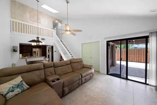 West Palm Beach, FL 33406,4099 Palm Bay CIR A