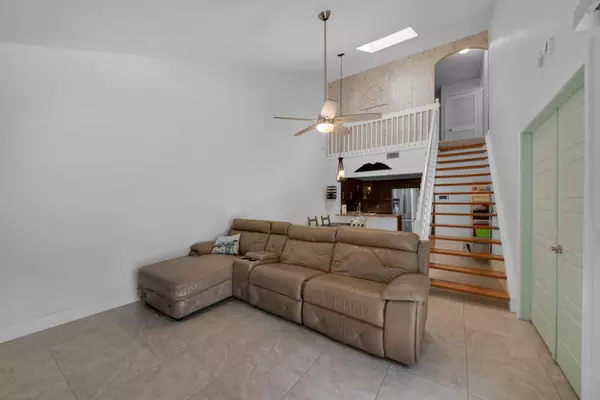 West Palm Beach, FL 33406,4099 Palm Bay CIR A