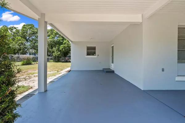 Fort Pierce, FL 34947,903 S 27th ST