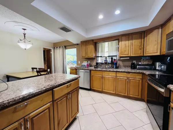 West Palm Beach, FL 33415,857 Scott DR