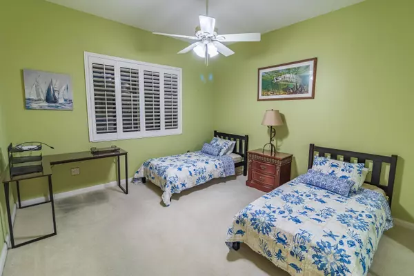 Fort Pierce, FL 34949,36 W Harbour Isle DR 105