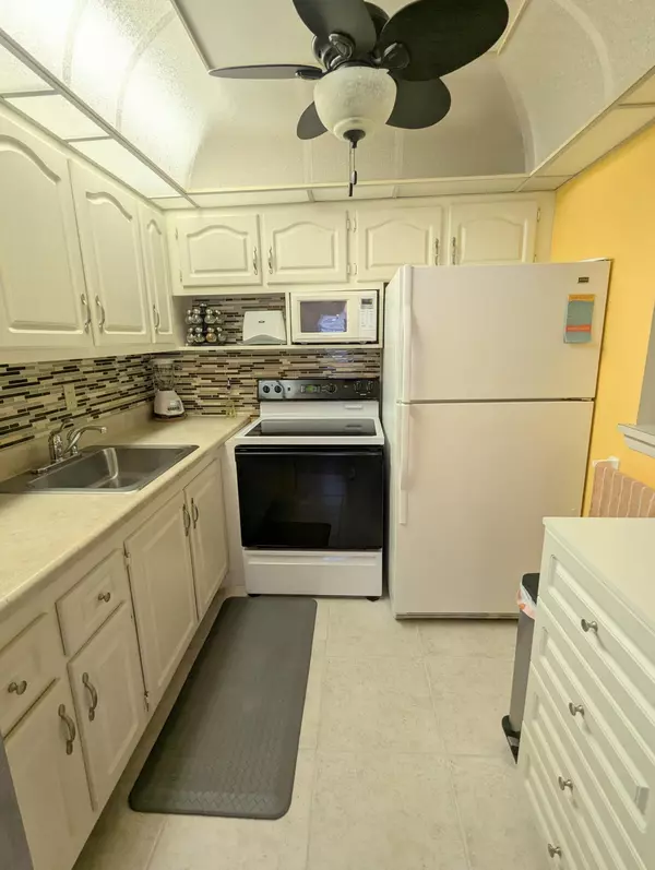 West Palm Beach, FL 33417,20 Coventry A