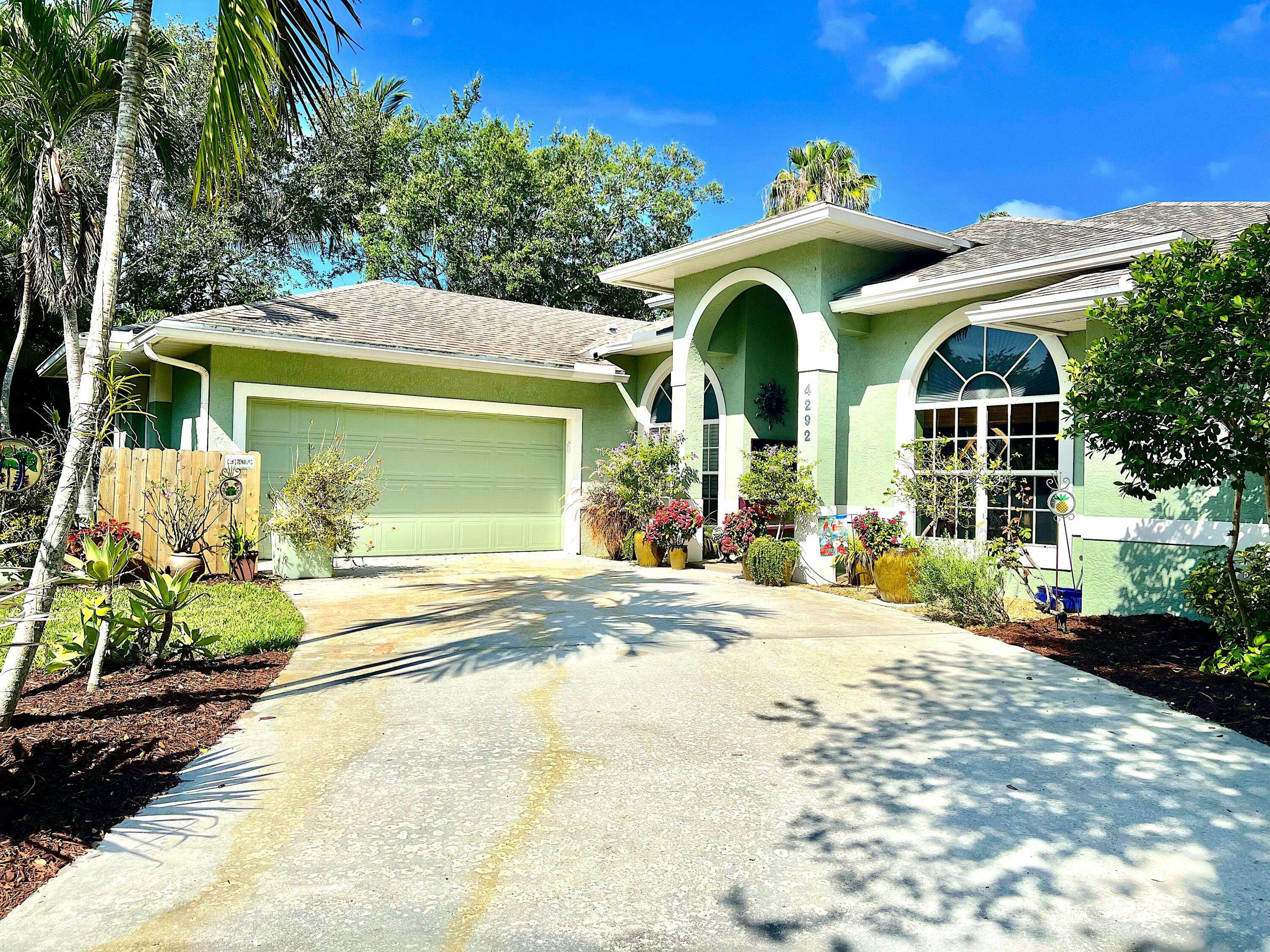 Stuart, FL 34997,4292 SE Rainbows End