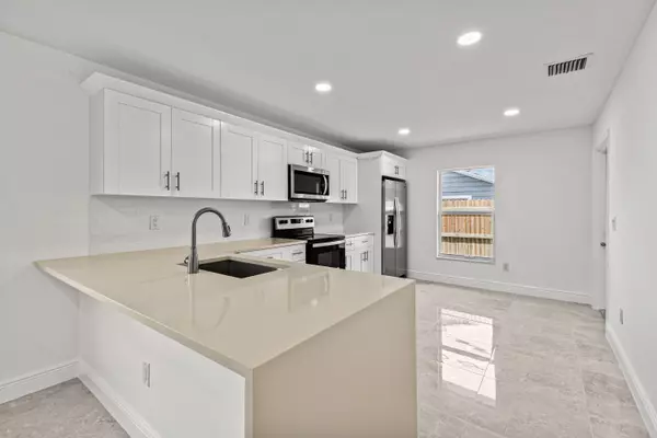 West Palm Beach, FL 33405,427 Barnett ST