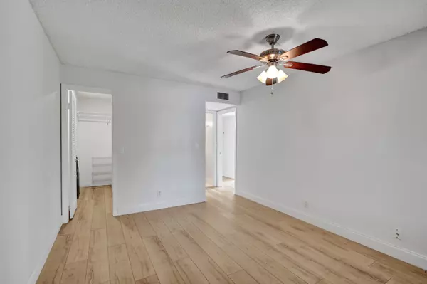 Delray Beach, FL 33484,15036 Ashland LN B 70