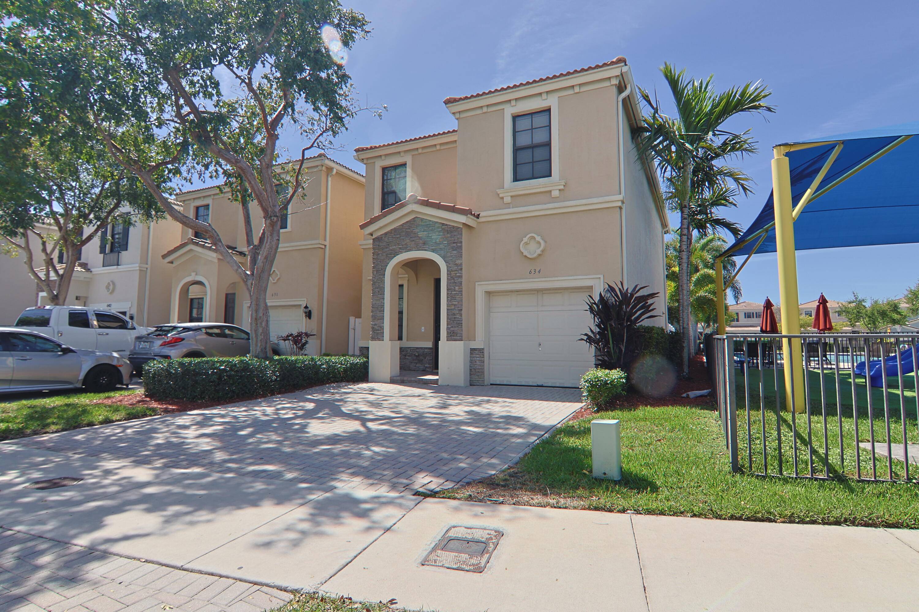 634 NE 193rd TER, Miami, FL 33179