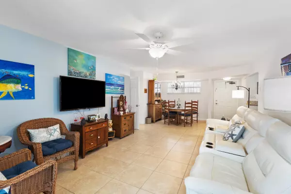 Boynton Beach, FL 33435,7 Colonial Club DR 300