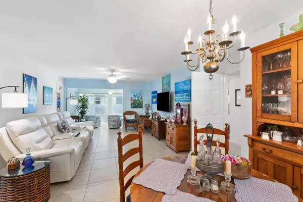 Boynton Beach, FL 33435,7 Colonial Club DR 300