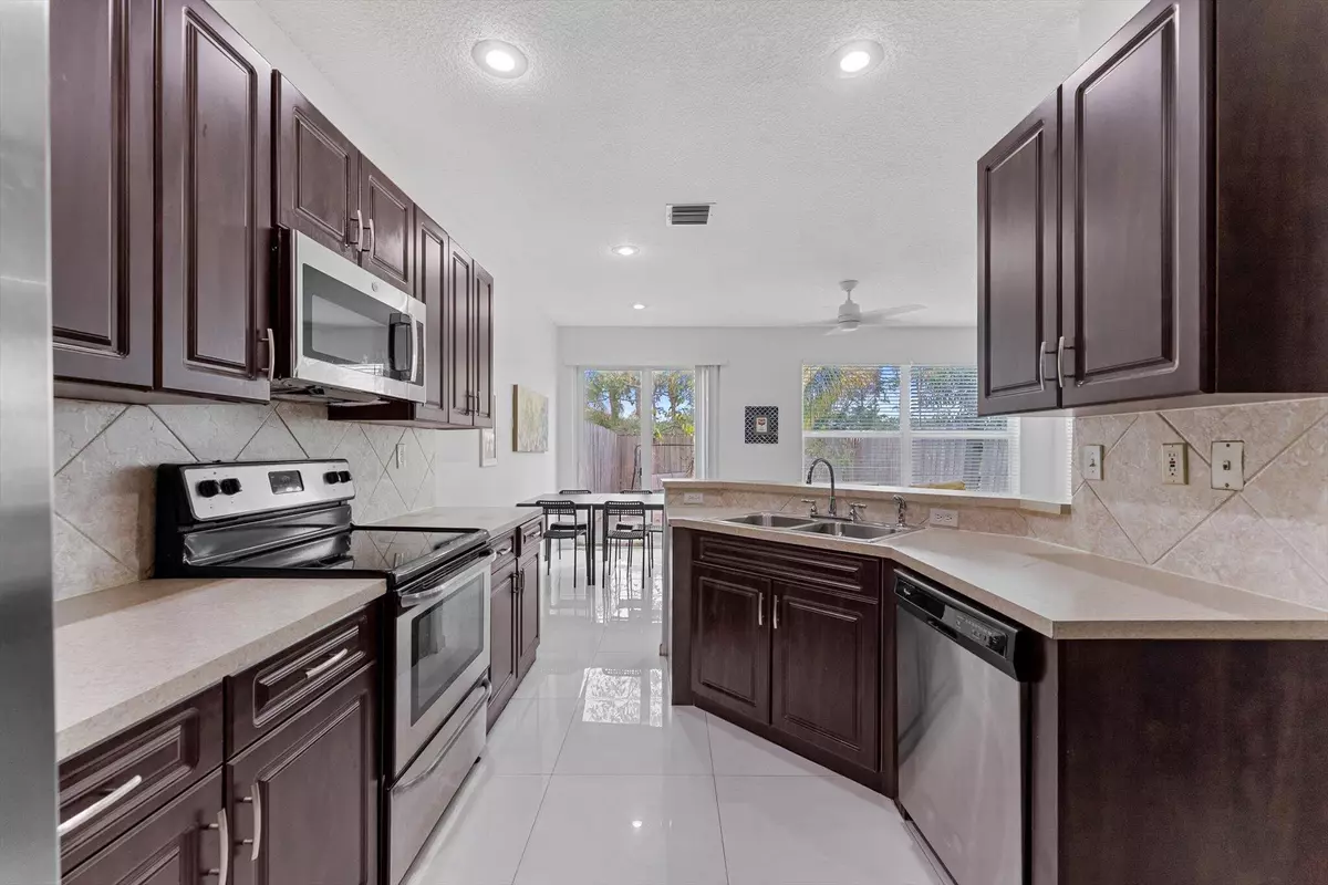 Lake Worth, FL 33463,6289 Crescent Lake WAY
