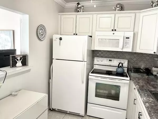 Boca Raton, FL 33434,577 N Mansfield N 577