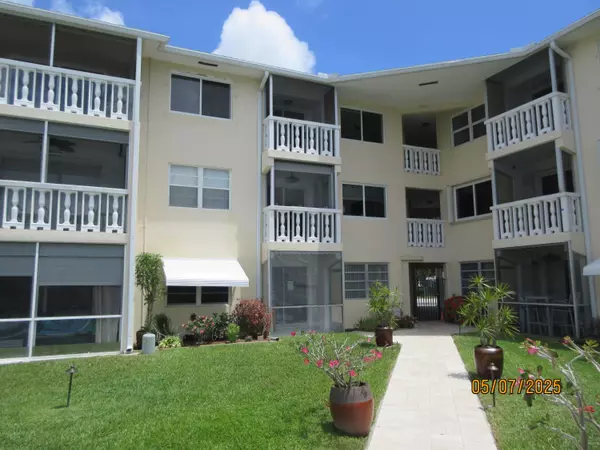 Pompano Beach, FL 33060,700 Pine DR 105