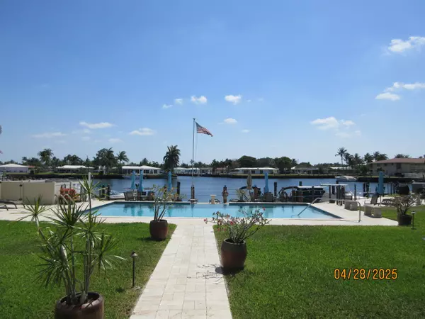 Pompano Beach, FL 33060,700 Pine DR 105