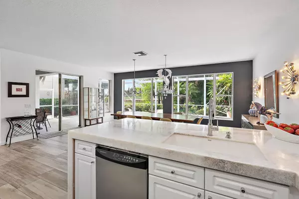 8208 Heritage Club DR, West Palm Beach, FL 33412