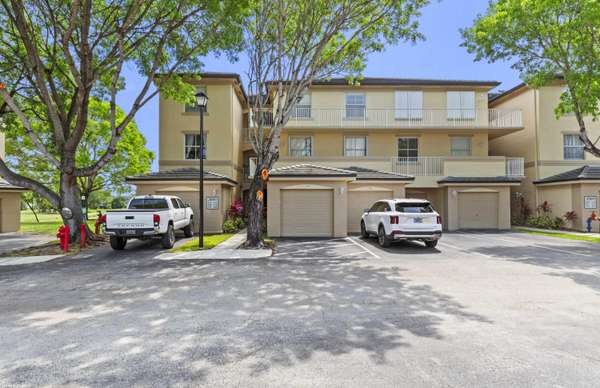2060 Greenview Shores BLVD 318, Wellington, FL 33414
